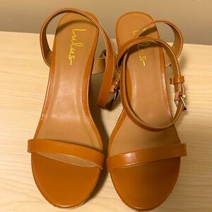 Lulu’s Women’s Tan Platform Sandals Size 10- Near Brand New!